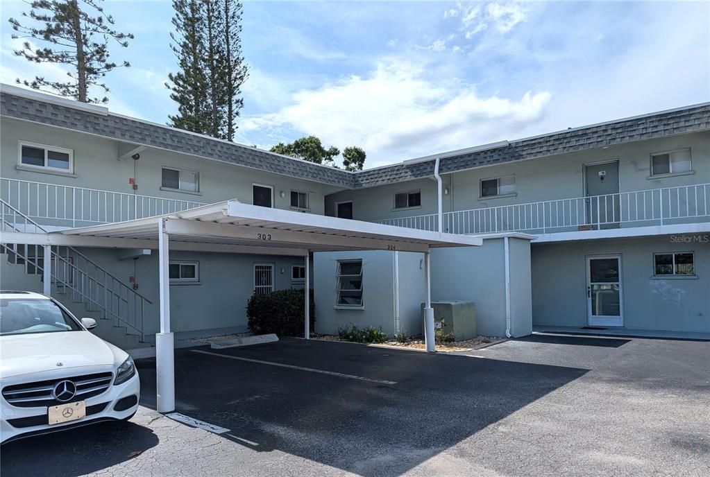 Active With Contract: $1,395 (2 beds, 2 baths, 976 Square Feet)