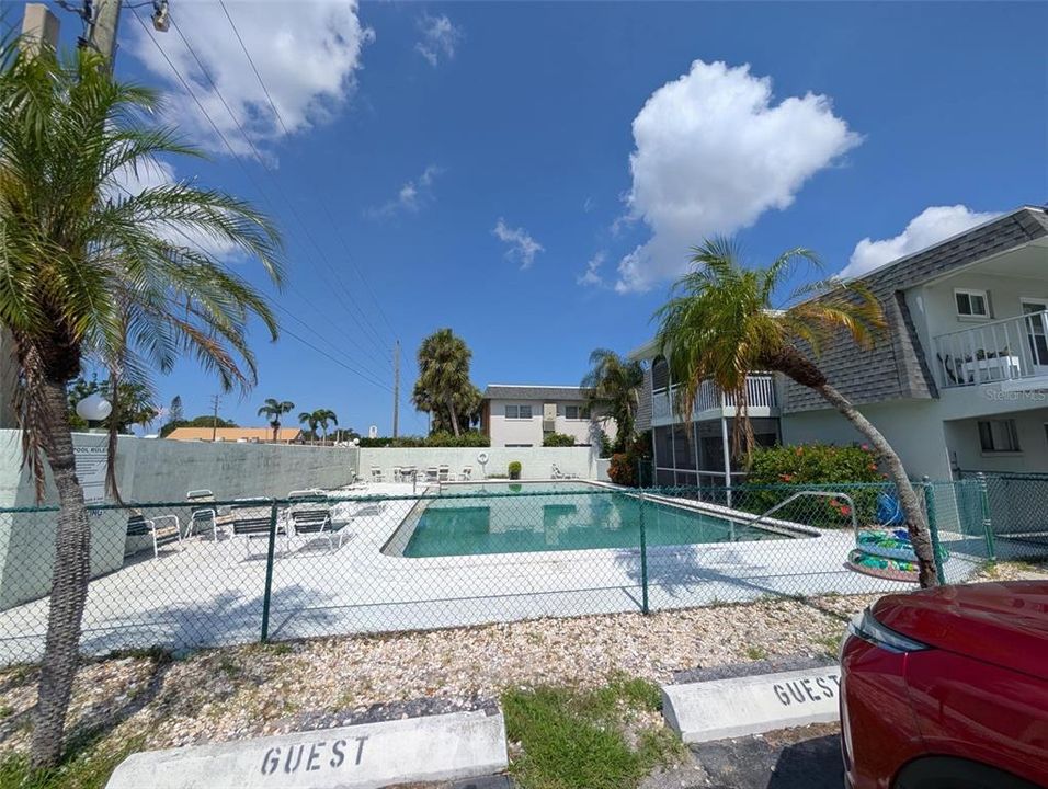 Active With Contract: $1,395 (2 beds, 2 baths, 976 Square Feet)