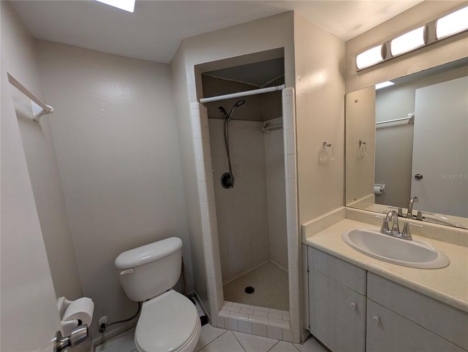 Active With Contract: $1,395 (2 beds, 2 baths, 976 Square Feet)