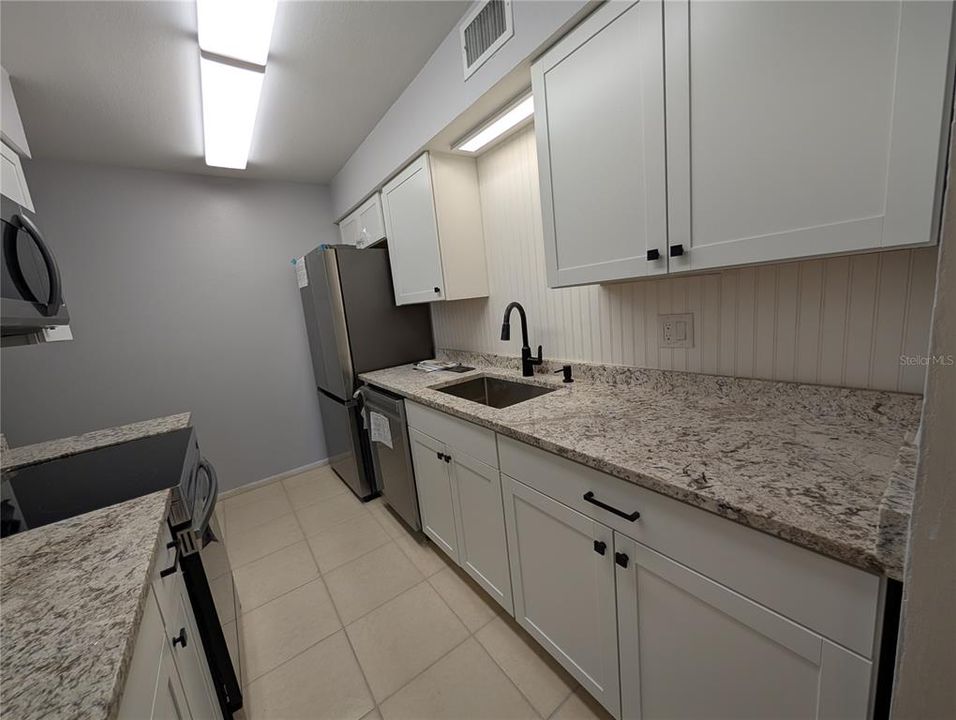 Active With Contract: $1,395 (2 beds, 2 baths, 976 Square Feet)