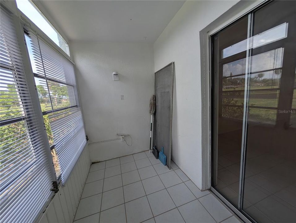 Active With Contract: $1,395 (2 beds, 2 baths, 976 Square Feet)