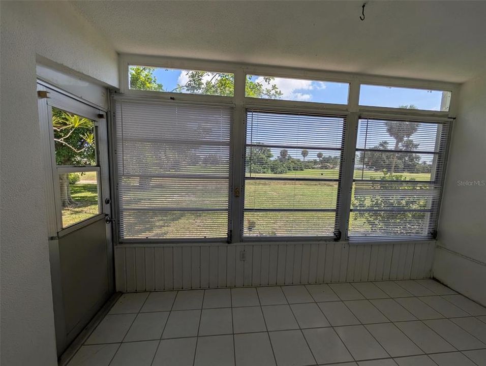 Active With Contract: $1,395 (2 beds, 2 baths, 976 Square Feet)