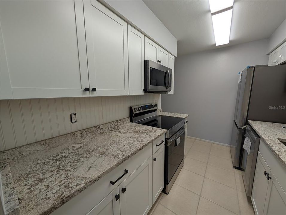 Active With Contract: $1,395 (2 beds, 2 baths, 976 Square Feet)