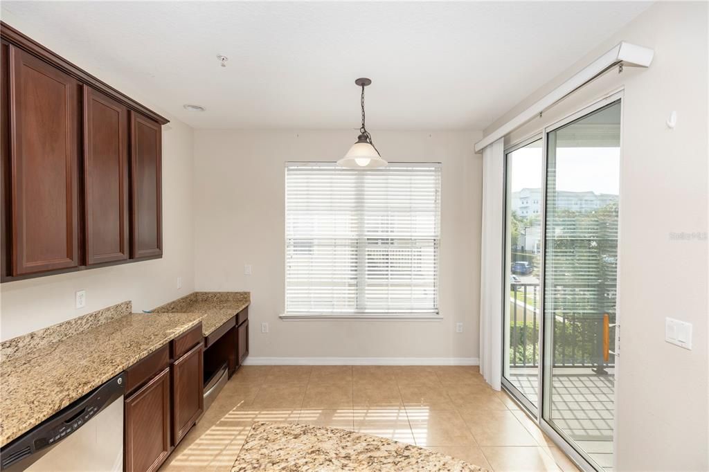 待售: $650,000 (3 贝兹, 3 浴室, 2064 平方英尺)