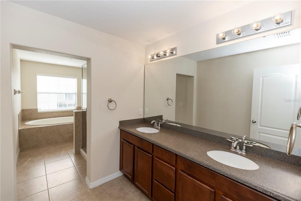 待售: $650,000 (3 贝兹, 3 浴室, 2064 平方英尺)