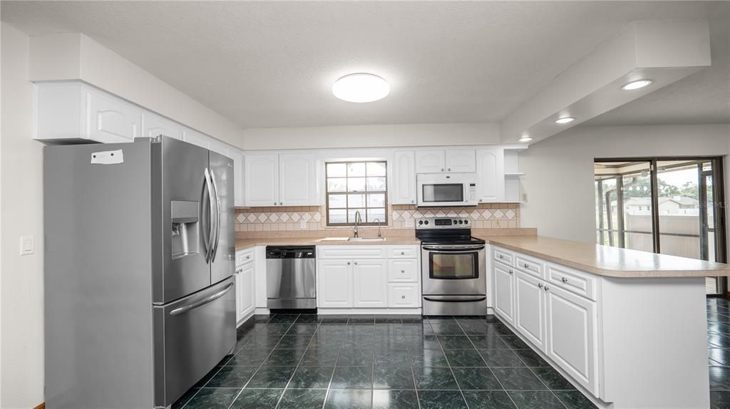 Active With Contract: $475,000 (3 beds, 2 baths, 1654 Square Feet)