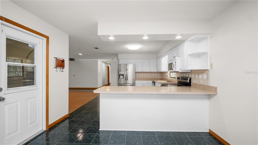 Active With Contract: $475,000 (3 beds, 2 baths, 1654 Square Feet)