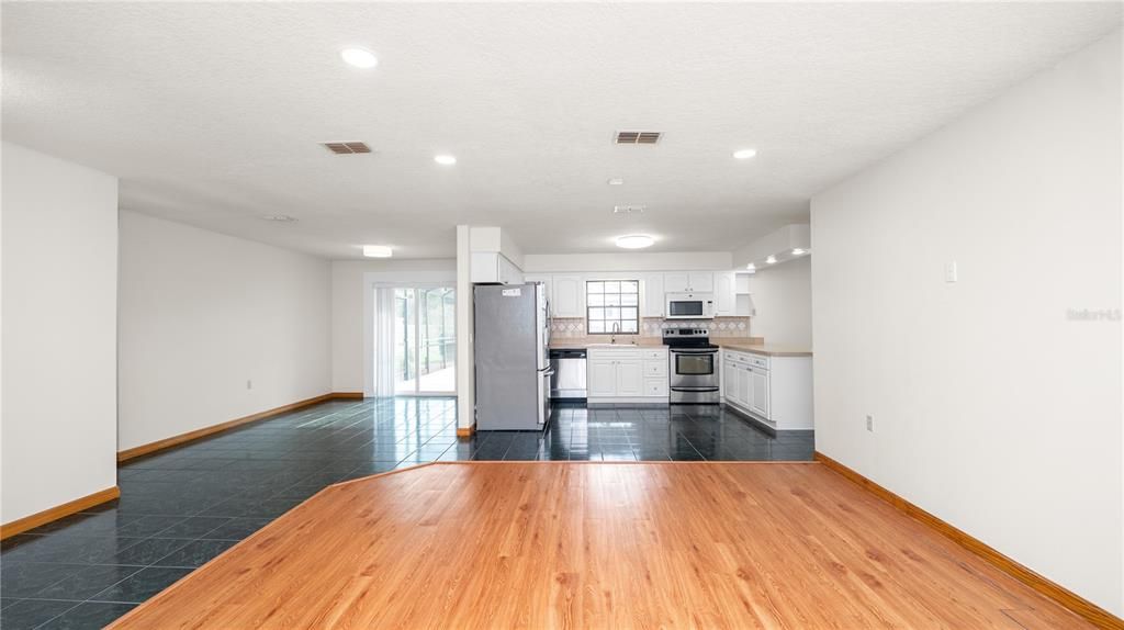 Active With Contract: $475,000 (3 beds, 2 baths, 1654 Square Feet)