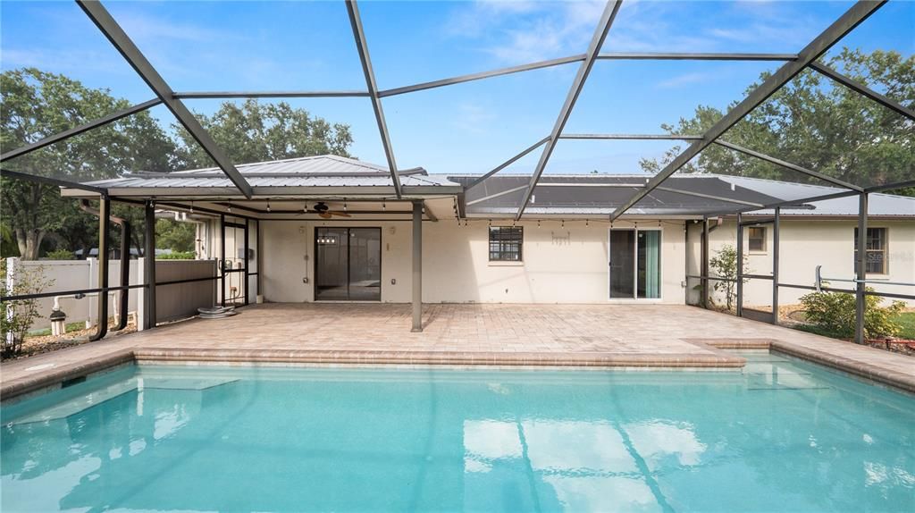 Active With Contract: $475,000 (3 beds, 2 baths, 1654 Square Feet)