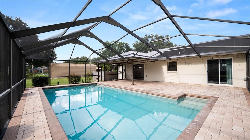 Active With Contract: $475,000 (3 beds, 2 baths, 1654 Square Feet)