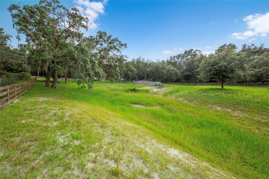 合同活跃: $180,000 (2.14 acres)