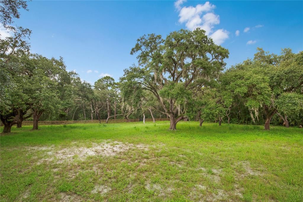 合同活跃: $180,000 (2.14 acres)