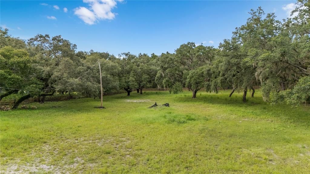 合同活跃: $180,000 (2.14 acres)