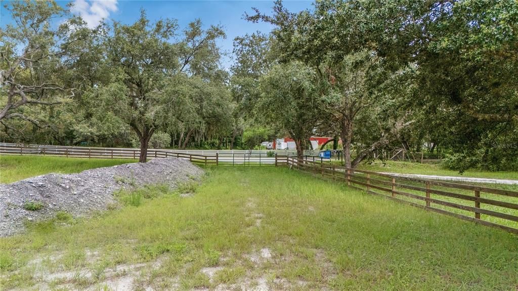 合同活跃: $180,000 (2.14 acres)