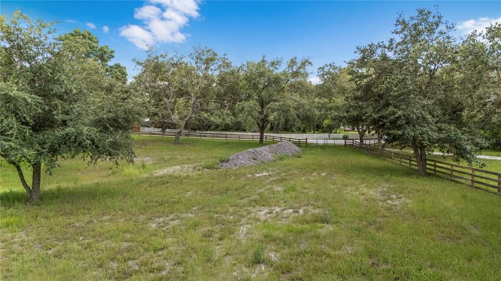 合同活跃: $180,000 (2.14 acres)