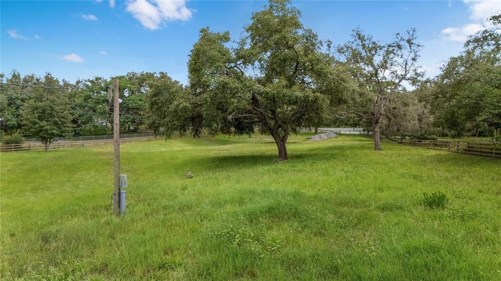 合同活跃: $180,000 (2.14 acres)