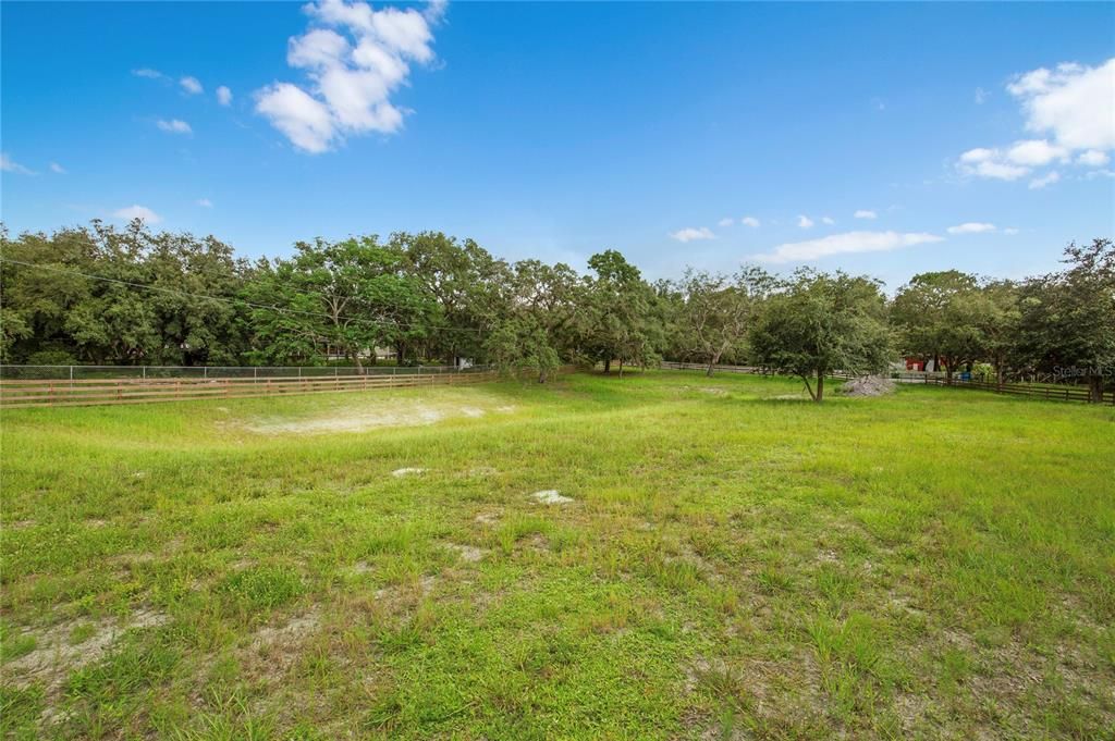 合同活跃: $180,000 (2.14 acres)