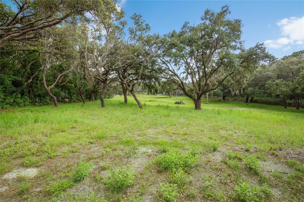 合同活跃: $180,000 (2.14 acres)