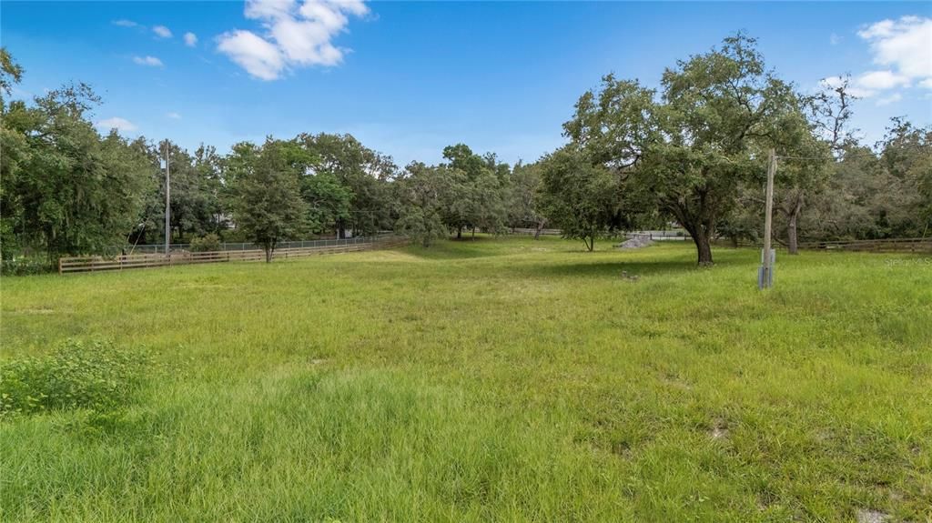 合同活跃: $180,000 (2.14 acres)