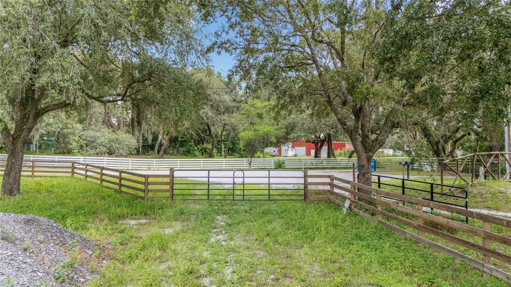 合同活跃: $180,000 (2.14 acres)