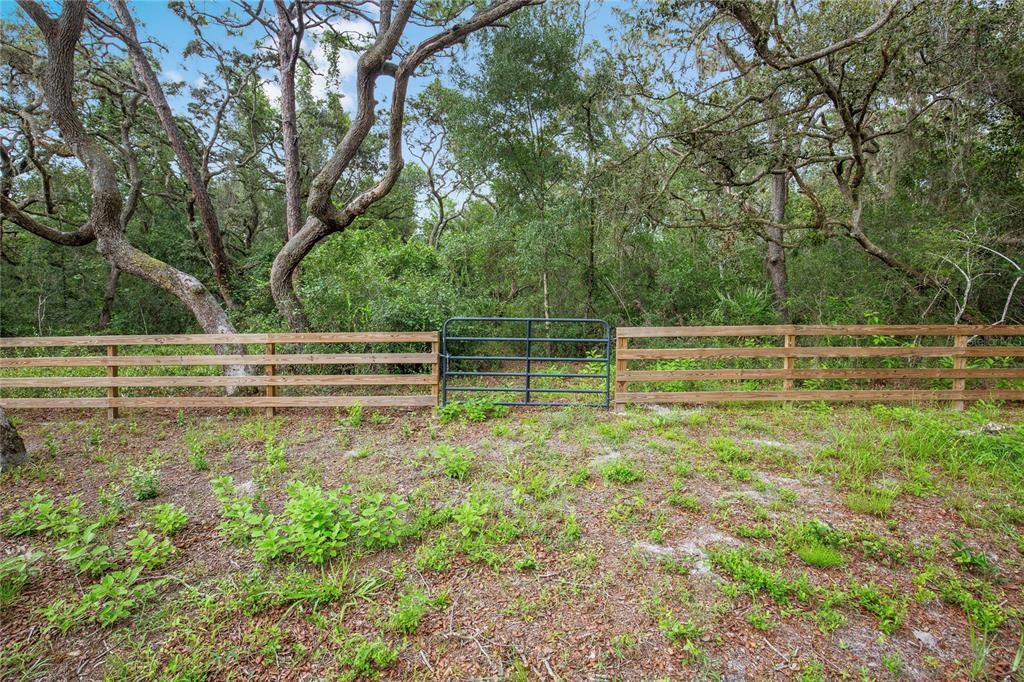 合同活跃: $180,000 (2.14 acres)