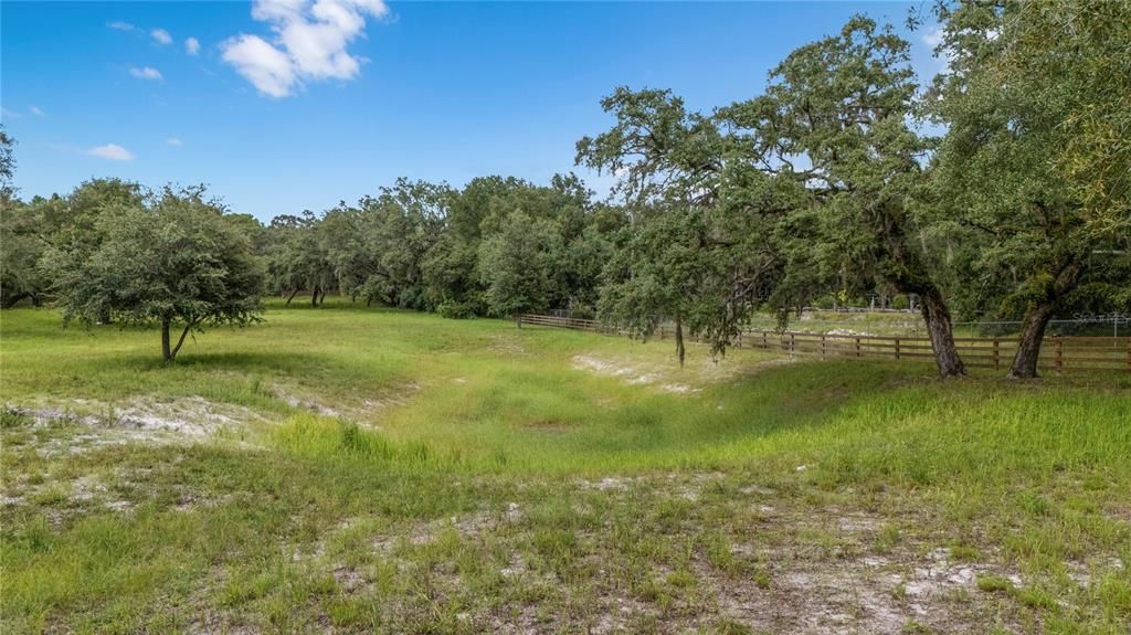 合同活跃: $180,000 (2.14 acres)