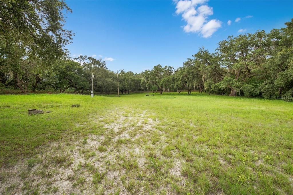 合同活跃: $180,000 (2.14 acres)