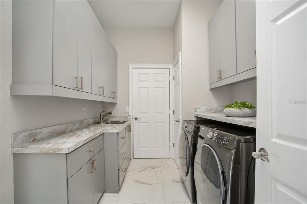 For Sale: $1,890,000 (5 beds, 5 baths, 5343 Square Feet)