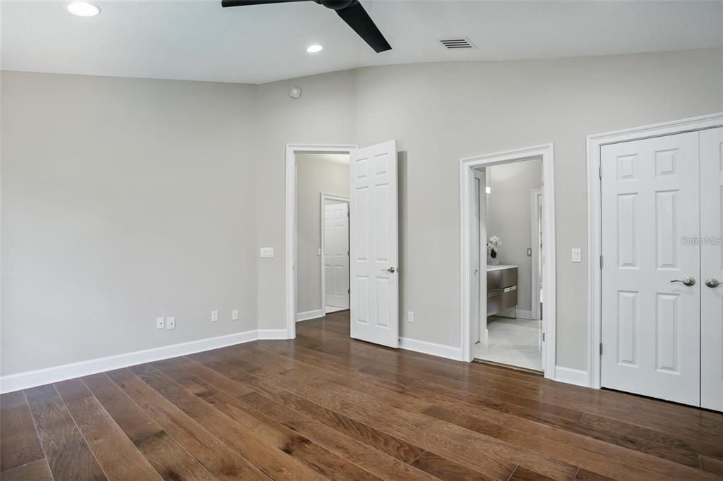 For Sale: $1,890,000 (5 beds, 5 baths, 5343 Square Feet)