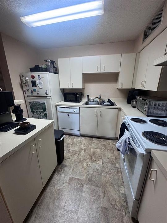 待售: $125,000 (1 贝兹, 1 浴室, 712 平方英尺)