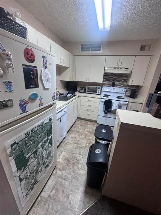 待售: $125,000 (1 贝兹, 1 浴室, 712 平方英尺)