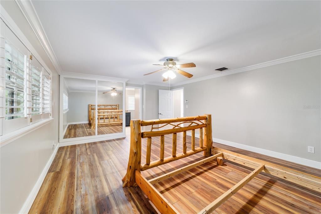 合同活跃: $799,000 (3 贝兹, 2 浴室, 3049 平方英尺)