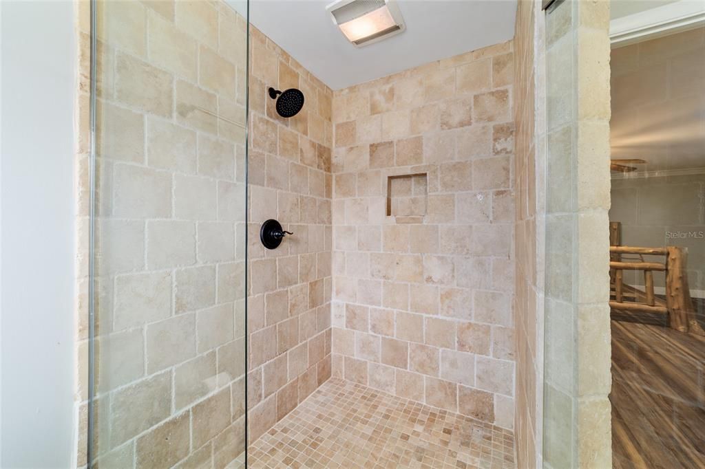 合同活跃: $799,000 (3 贝兹, 2 浴室, 3049 平方英尺)