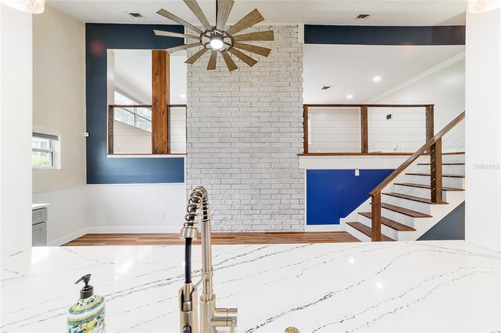 合同活跃: $799,000 (3 贝兹, 2 浴室, 3049 平方英尺)