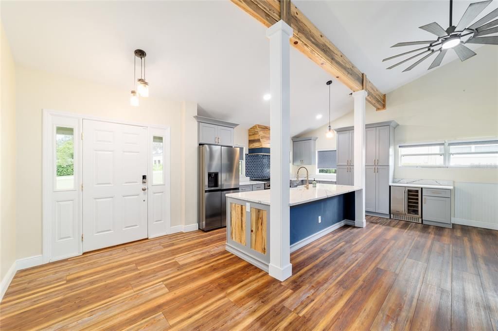 合同活跃: $799,000 (3 贝兹, 2 浴室, 3049 平方英尺)