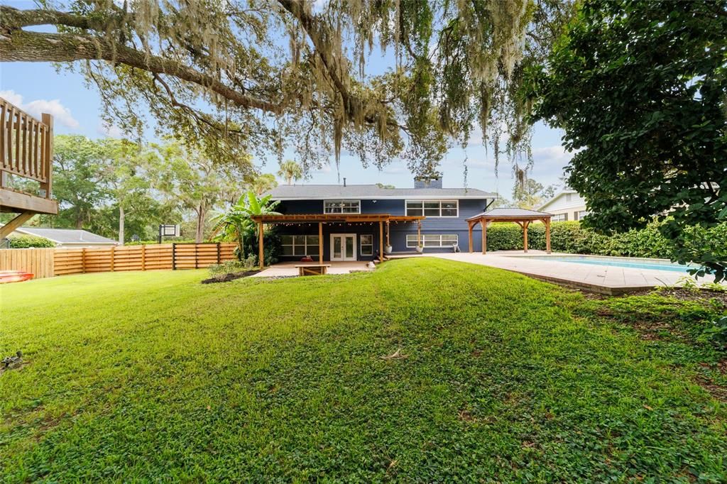 合同活跃: $799,000 (3 贝兹, 2 浴室, 3049 平方英尺)