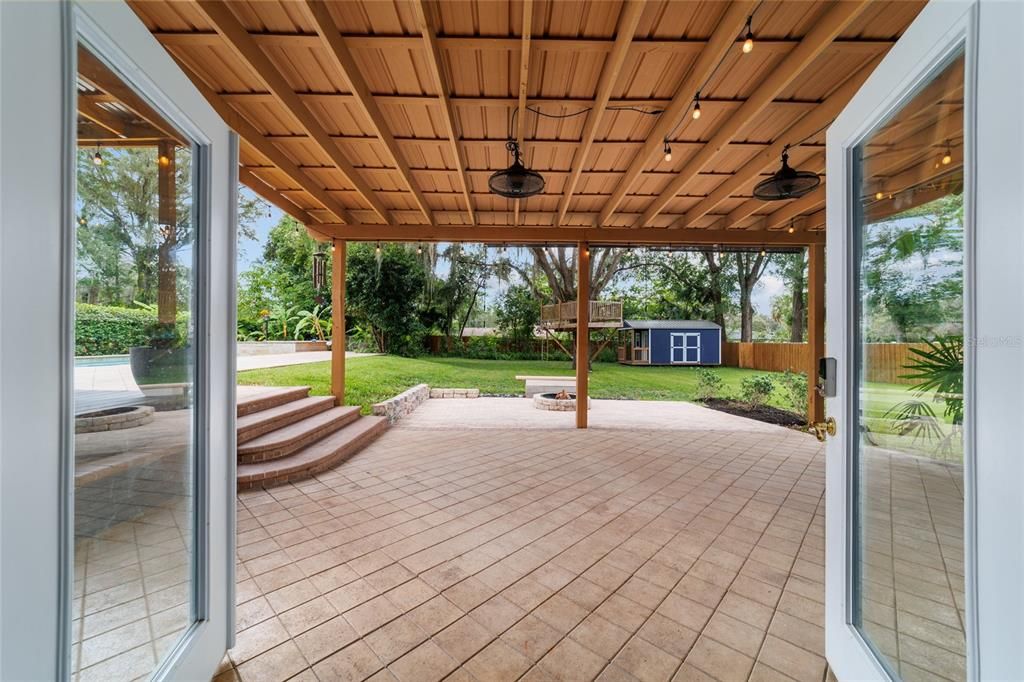 合同活跃: $799,000 (3 贝兹, 2 浴室, 3049 平方英尺)