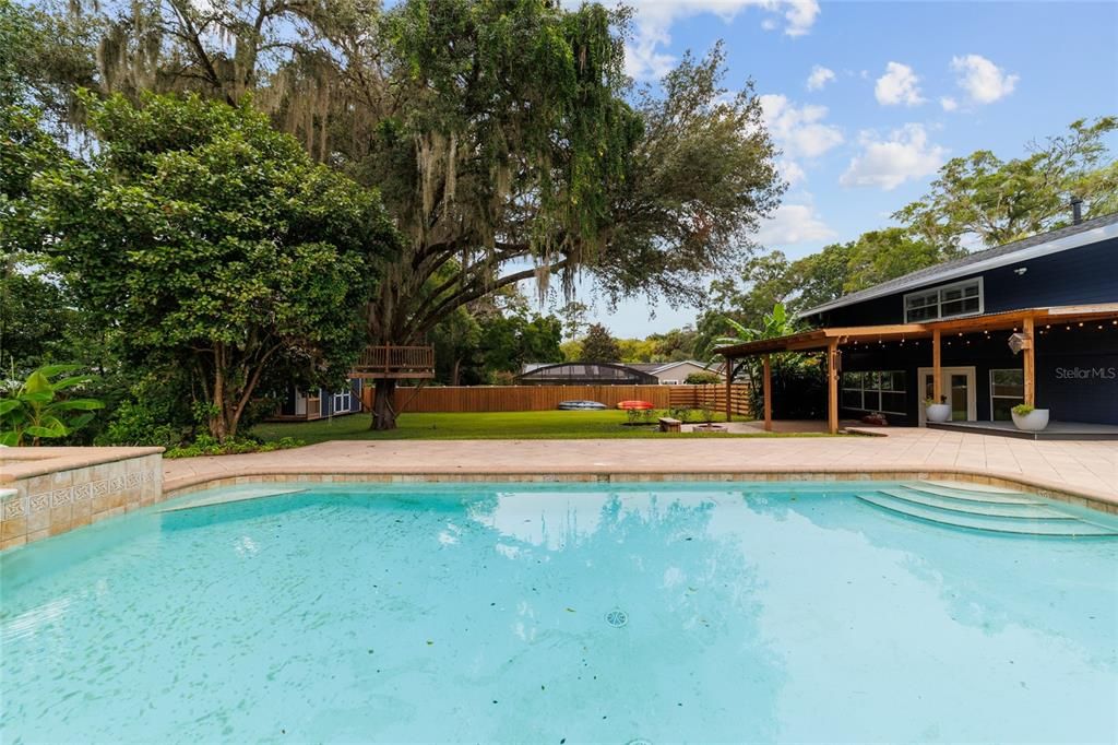 合同活跃: $799,000 (3 贝兹, 2 浴室, 3049 平方英尺)