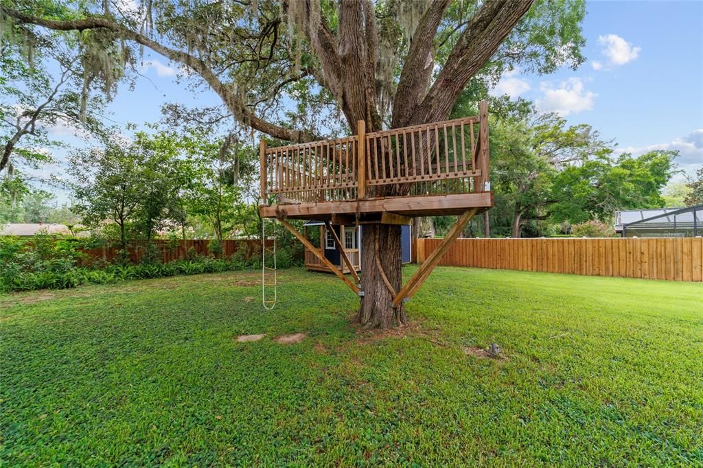 合同活跃: $799,000 (3 贝兹, 2 浴室, 3049 平方英尺)