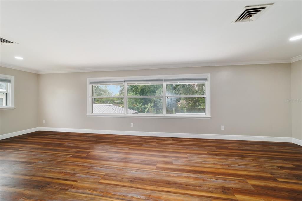 合同活跃: $799,000 (3 贝兹, 2 浴室, 3049 平方英尺)