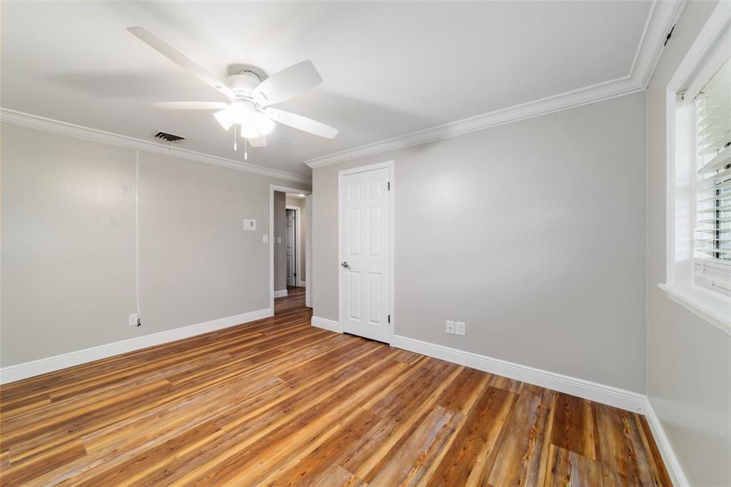 合同活跃: $799,000 (3 贝兹, 2 浴室, 3049 平方英尺)