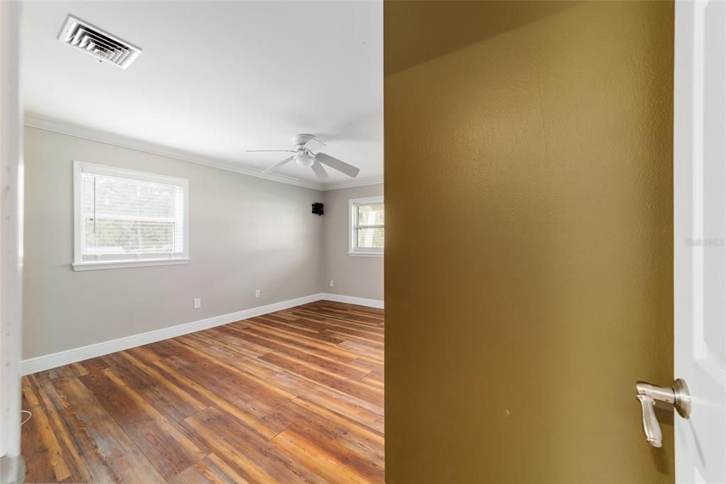 合同活跃: $799,000 (3 贝兹, 2 浴室, 3049 平方英尺)