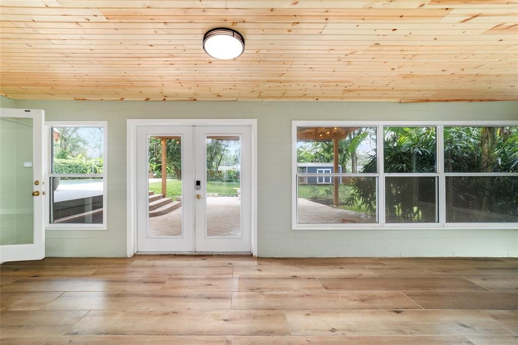 合同活跃: $799,000 (3 贝兹, 2 浴室, 3049 平方英尺)