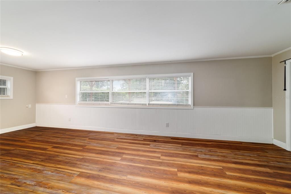 合同活跃: $799,000 (3 贝兹, 2 浴室, 3049 平方英尺)