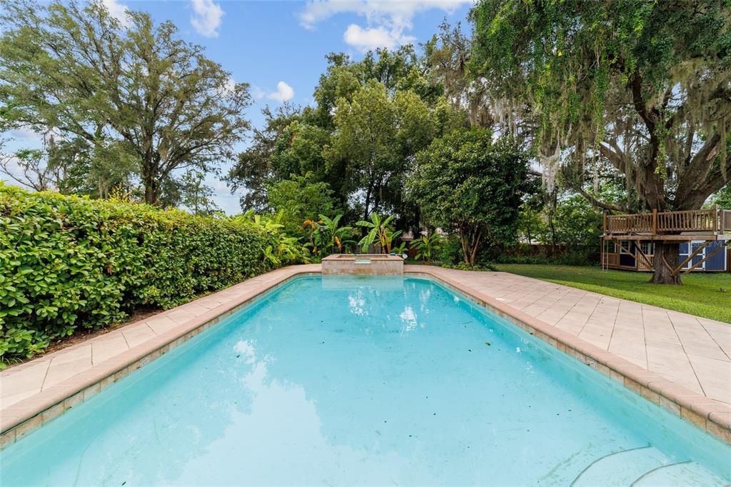 合同活跃: $799,000 (3 贝兹, 2 浴室, 3049 平方英尺)