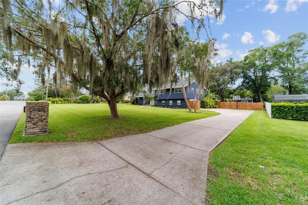 合同活跃: $799,000 (3 贝兹, 2 浴室, 3049 平方英尺)