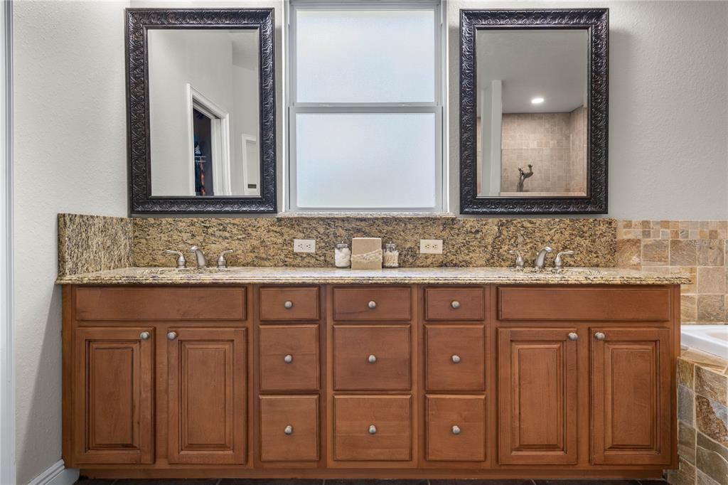 待售: $799,000 (4 贝兹, 3 浴室, 2566 平方英尺)