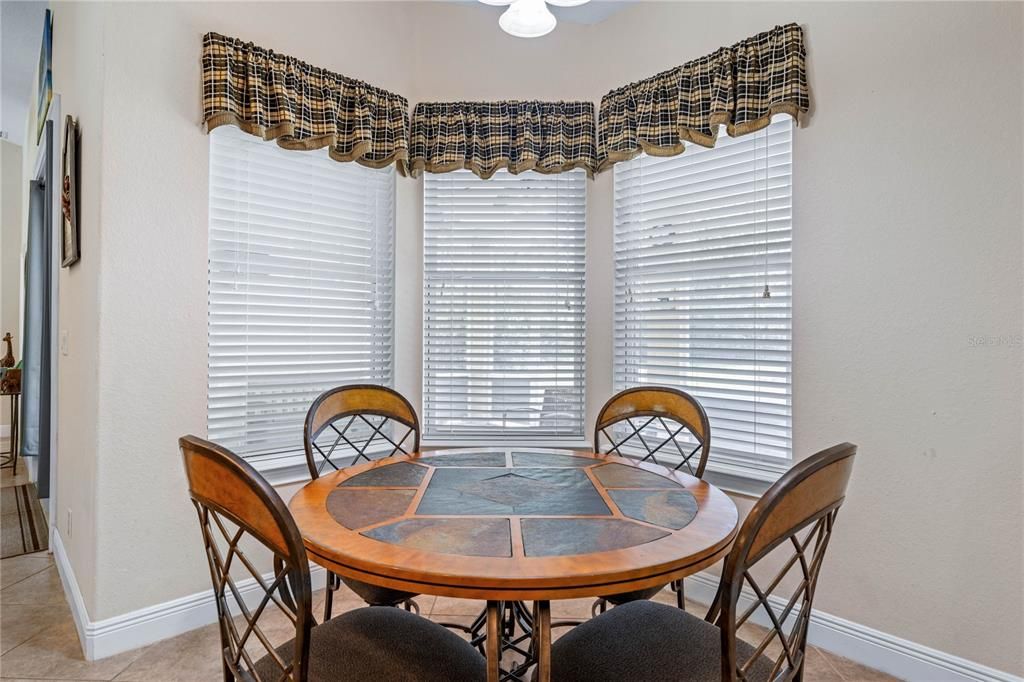 待售: $799,000 (4 贝兹, 3 浴室, 2566 平方英尺)