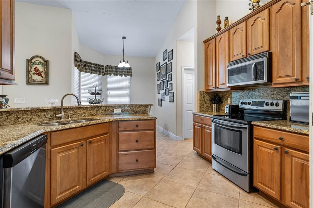 待售: $799,000 (4 贝兹, 3 浴室, 2566 平方英尺)