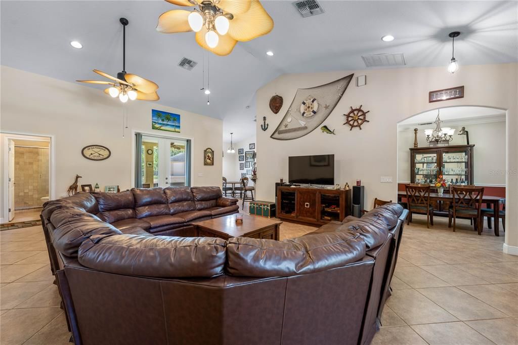 待售: $799,000 (4 贝兹, 3 浴室, 2566 平方英尺)